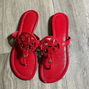 ⭐️⭐️TORY BURCH RED ALLIGATOR-LIKE PATENT MILLER SANDAL IN SIZE 7.5M⭐️⭐️